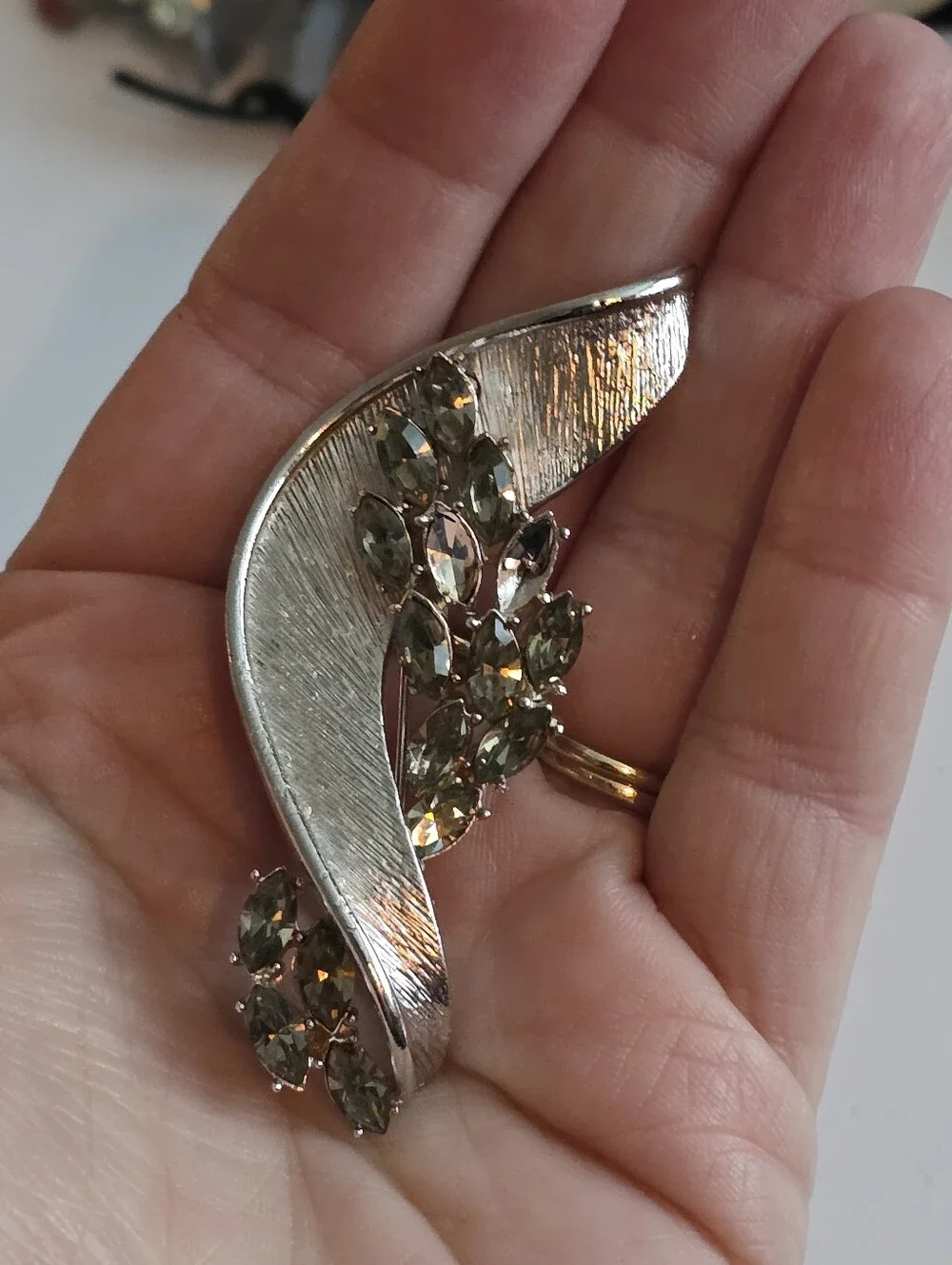 Vintage Coro brooch modernist mod ribbon futuristic silver tone